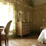 乐艾姆布罗瑟住宿加早餐旅馆 Bourdeilles